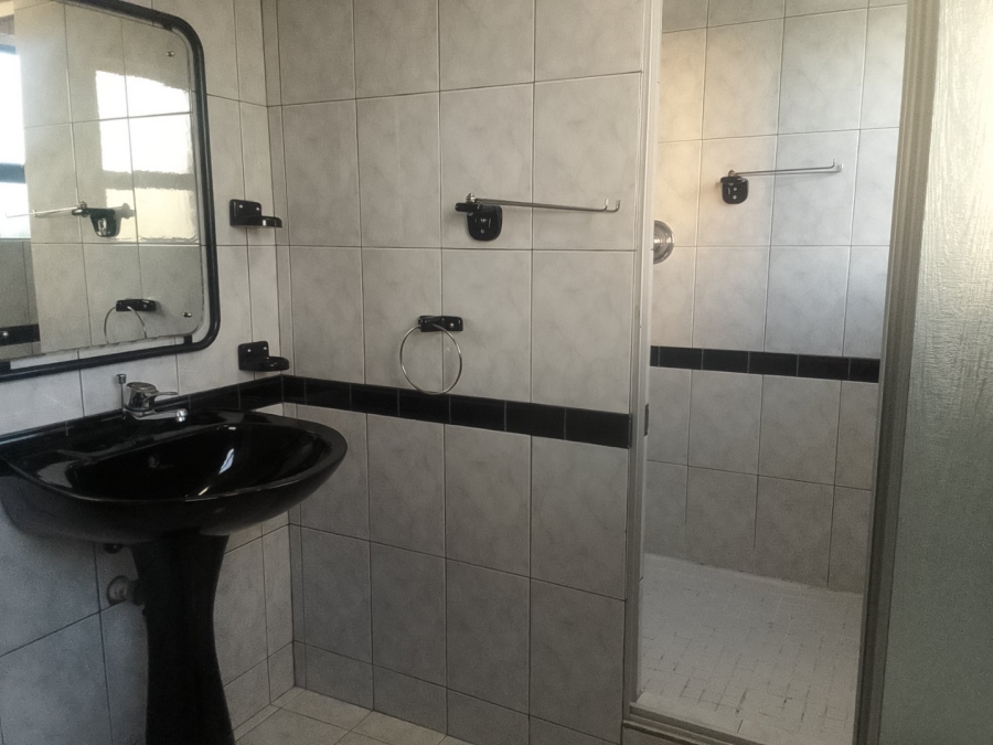To Let 4 Bedroom Property for Rent in Sedgehill Western Cape
